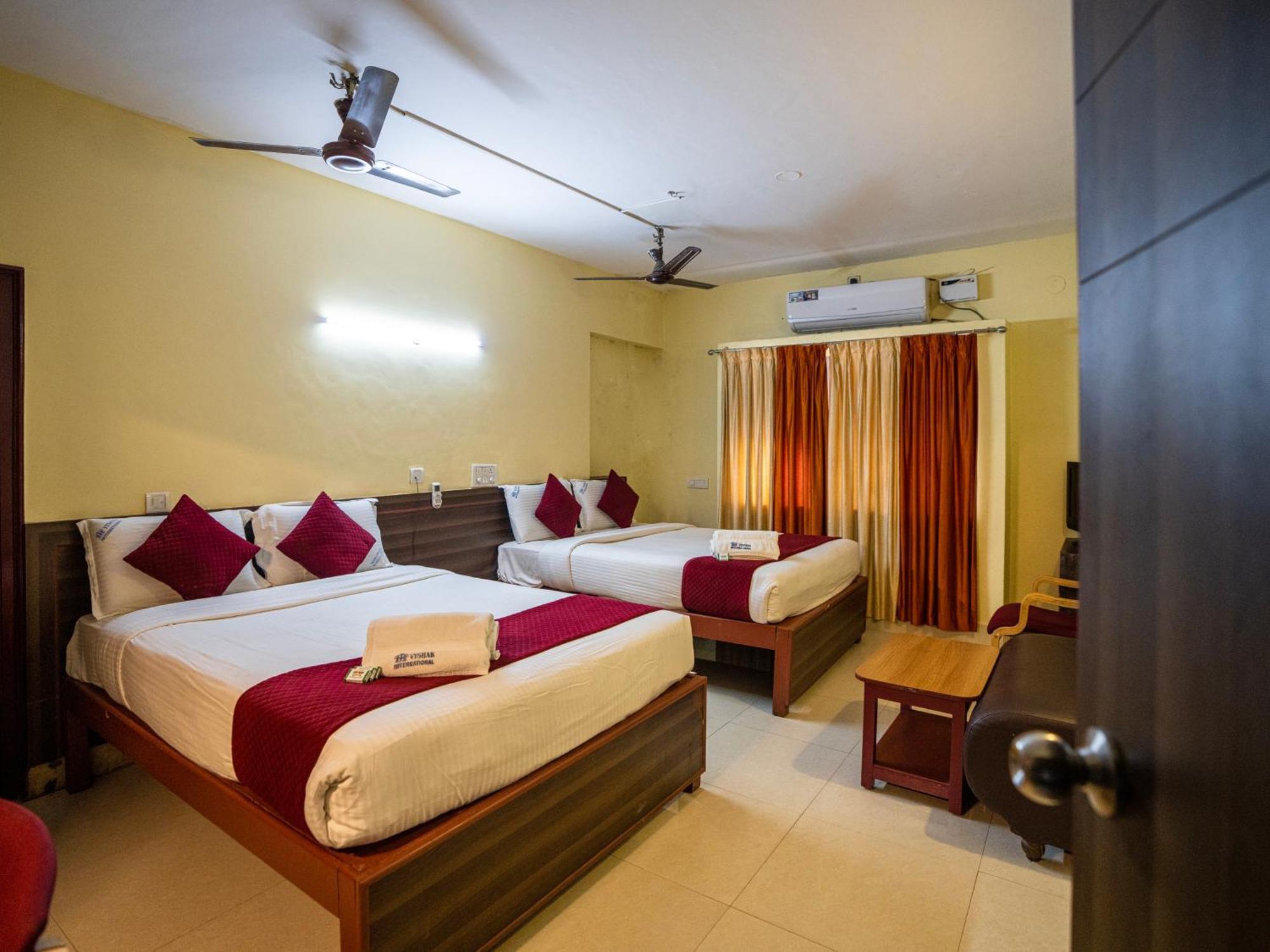 Hotel Vyshak International مَسّور المظهر الخارجي الصورة